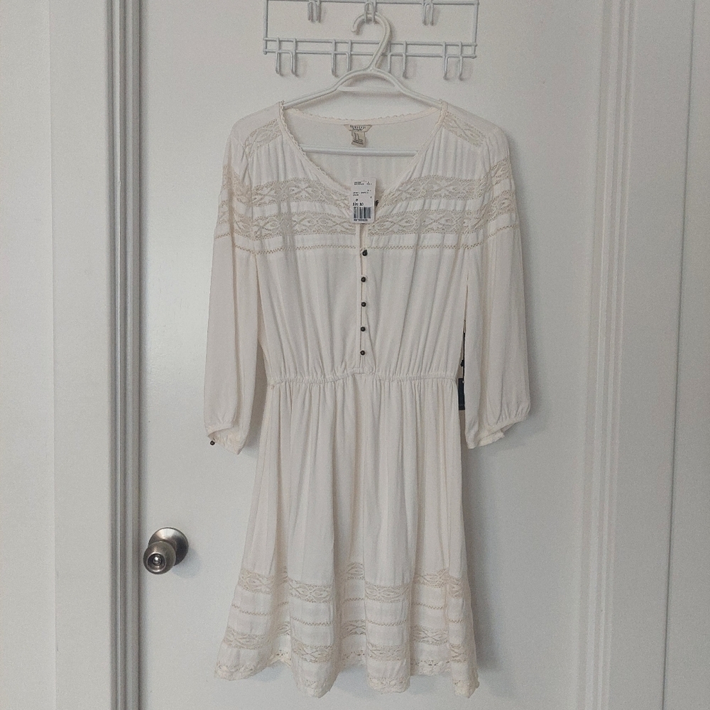Forever 21 Cream Lace Detail Long Sleeve Dress